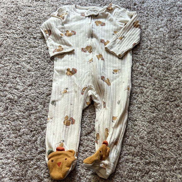 Carter's Other - Carter's Cream Footed One Piece with Bear Pattern